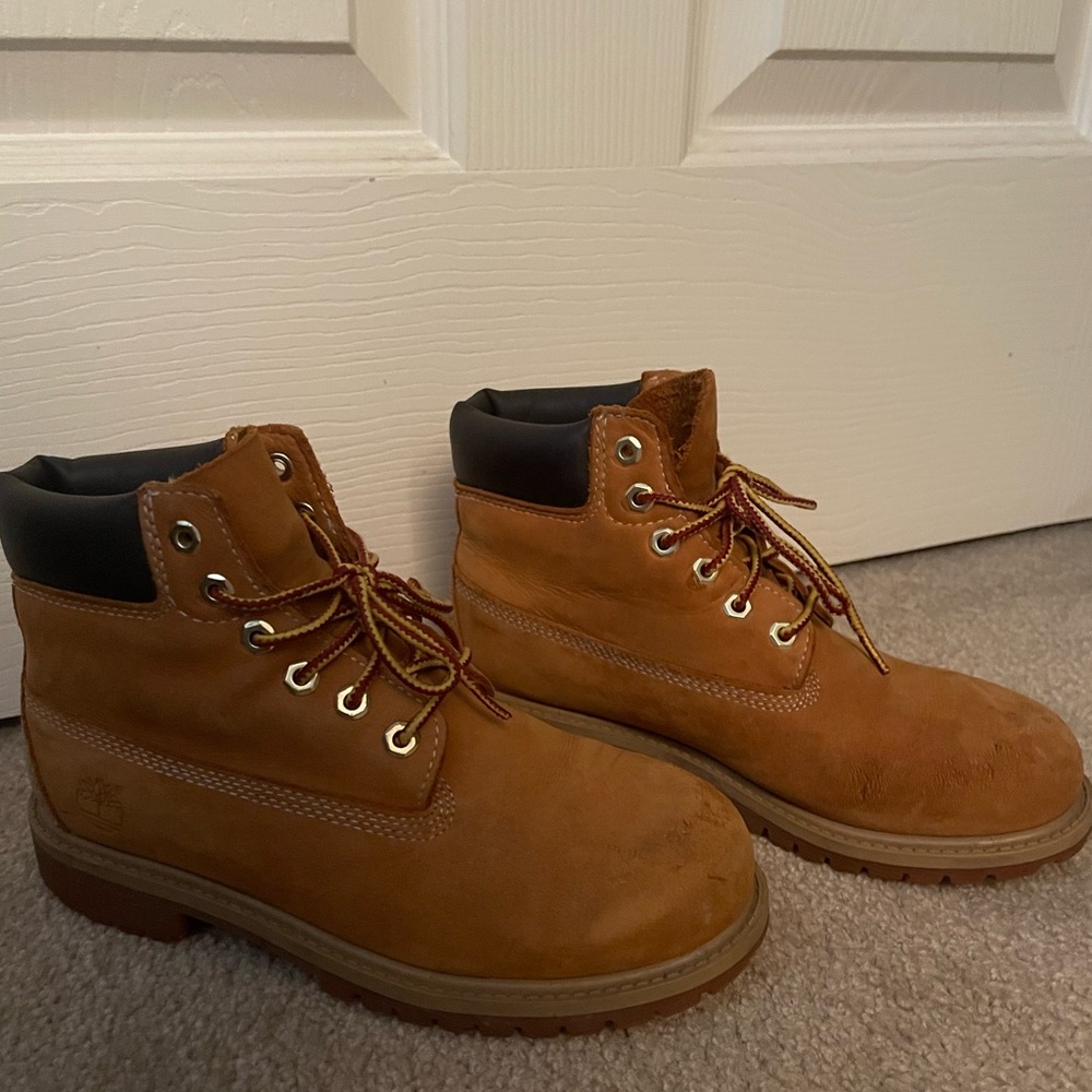 SIZE 3 CHESNUT TIMBS (good for the winter)